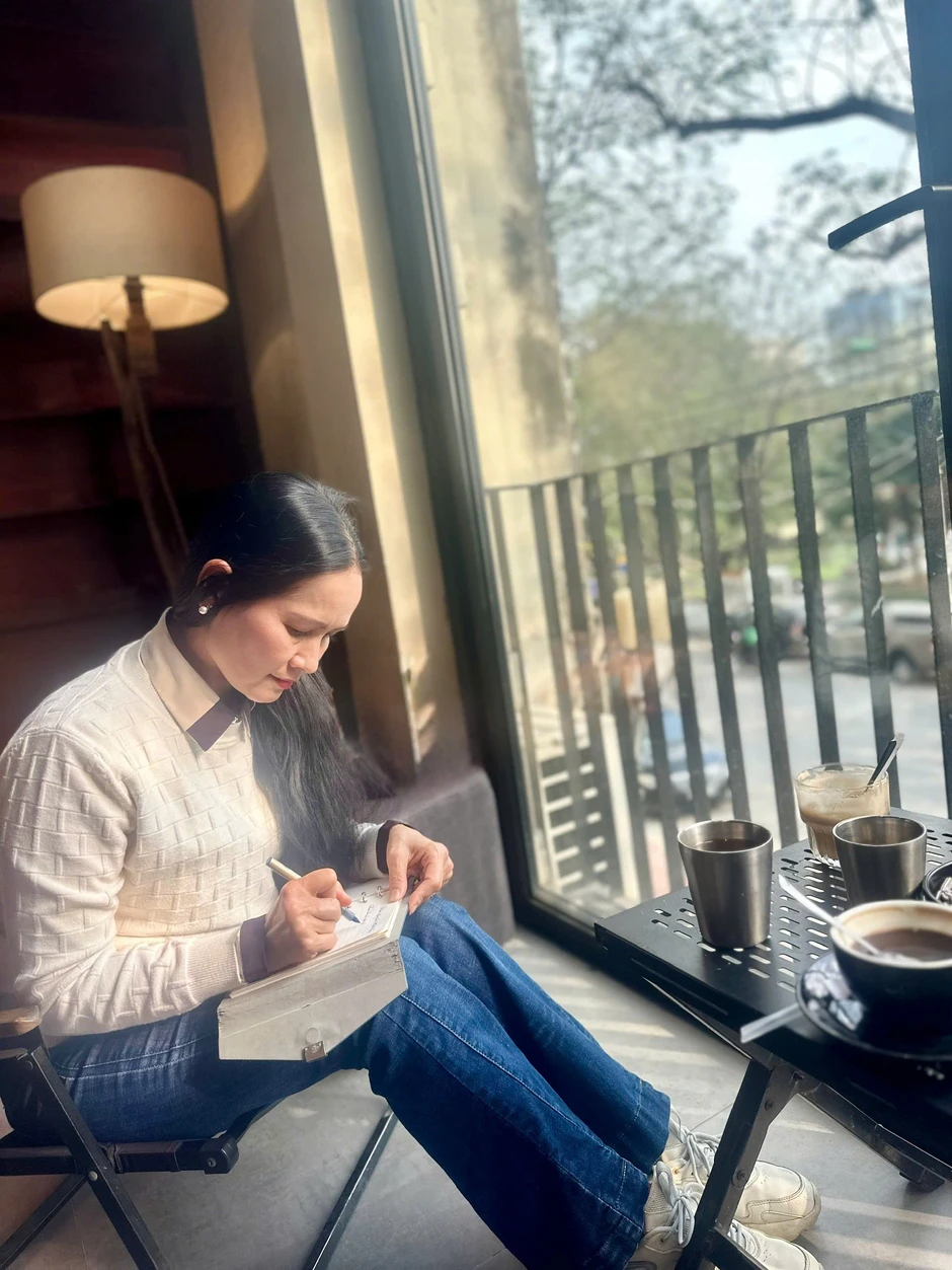 Minh Nguyệt vai Biển 'Sóng ở đáy sông': 10 năm ăn chay, tự hào kể về con trai Minh Nguyệt vai Biển 'Sóng ở đáy sông': 10 năm ăn chay, tự hào kể về con trai