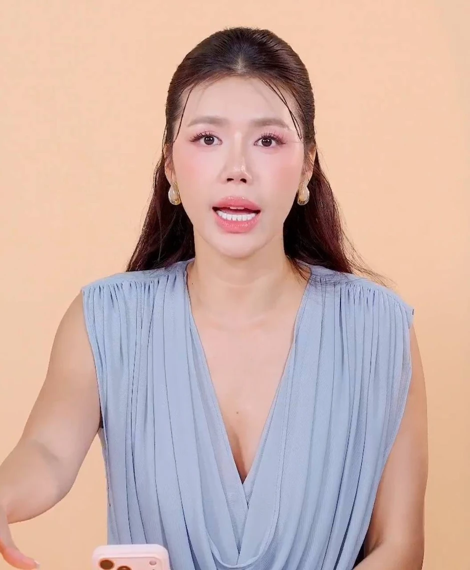 Minh Tú bị "tấn công" giữa ồn ào nghi nói xấu cộng sự Minh Tú bị "tấn công" giữa ồn ào nghi nói xấu cộng sự