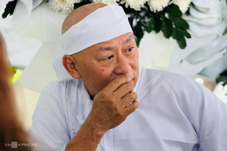 Nghệ sĩ Tạ Minh Tâm: 'Vợ qua đời bình yên trong vòng tay tôi' Nghệ sĩ Tạ Minh Tâm: 'Vợ qua đời bình yên trong vòng tay tôi'