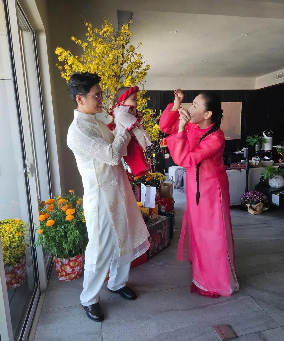 Ngô Thanh Vân kêu cứu lúc nửa đêm vì một chuyện liên quan đến con gái Ngô Thanh Vân kêu cứu lúc nửa đêm vì một chuyện liên quan đến con gái