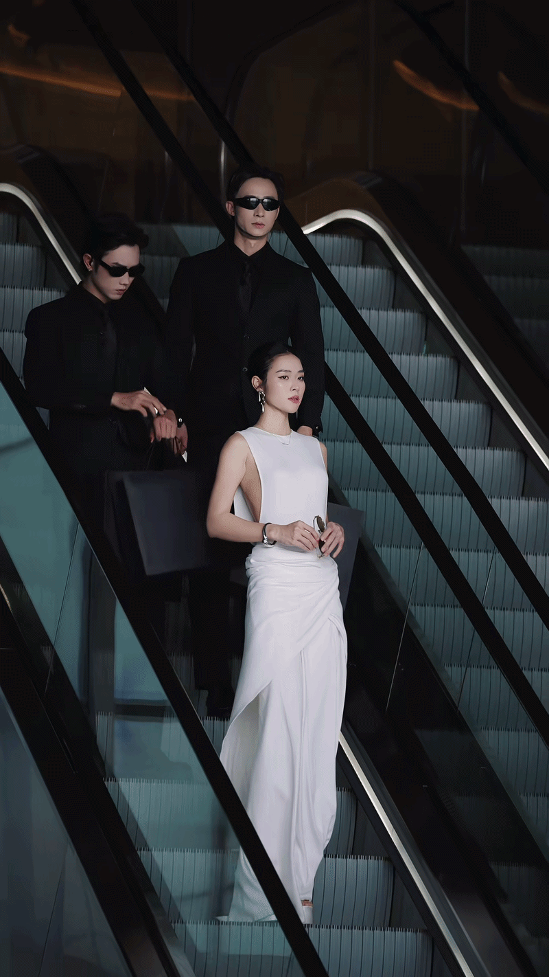 Ngọc Trinh bị mỹ nhân này đánh bại Ngọc Trinh bị mỹ nhân này đánh bại