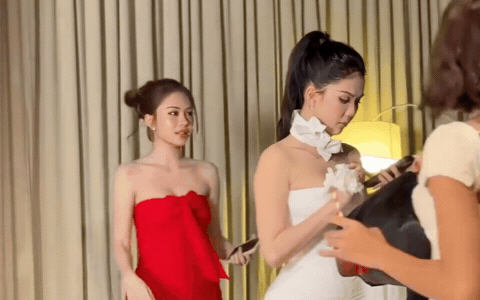 Ngọc Trinh lên tiếng chuyện "lạnh nhạt, không muốn chung mâm" với Huyền 2K4 và Hà Môi Ngọc Trinh lên tiếng chuyện "lạnh nhạt, không muốn chung mâm" với Huyền 2K4 và Hà Môi