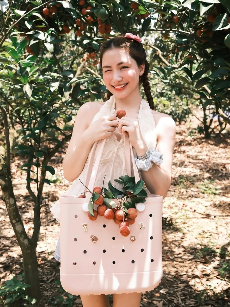 Nhà chồng cưng chiều Hoà Minzy là có lý do! Nhà chồng cưng chiều Hoà Minzy là có lý do!