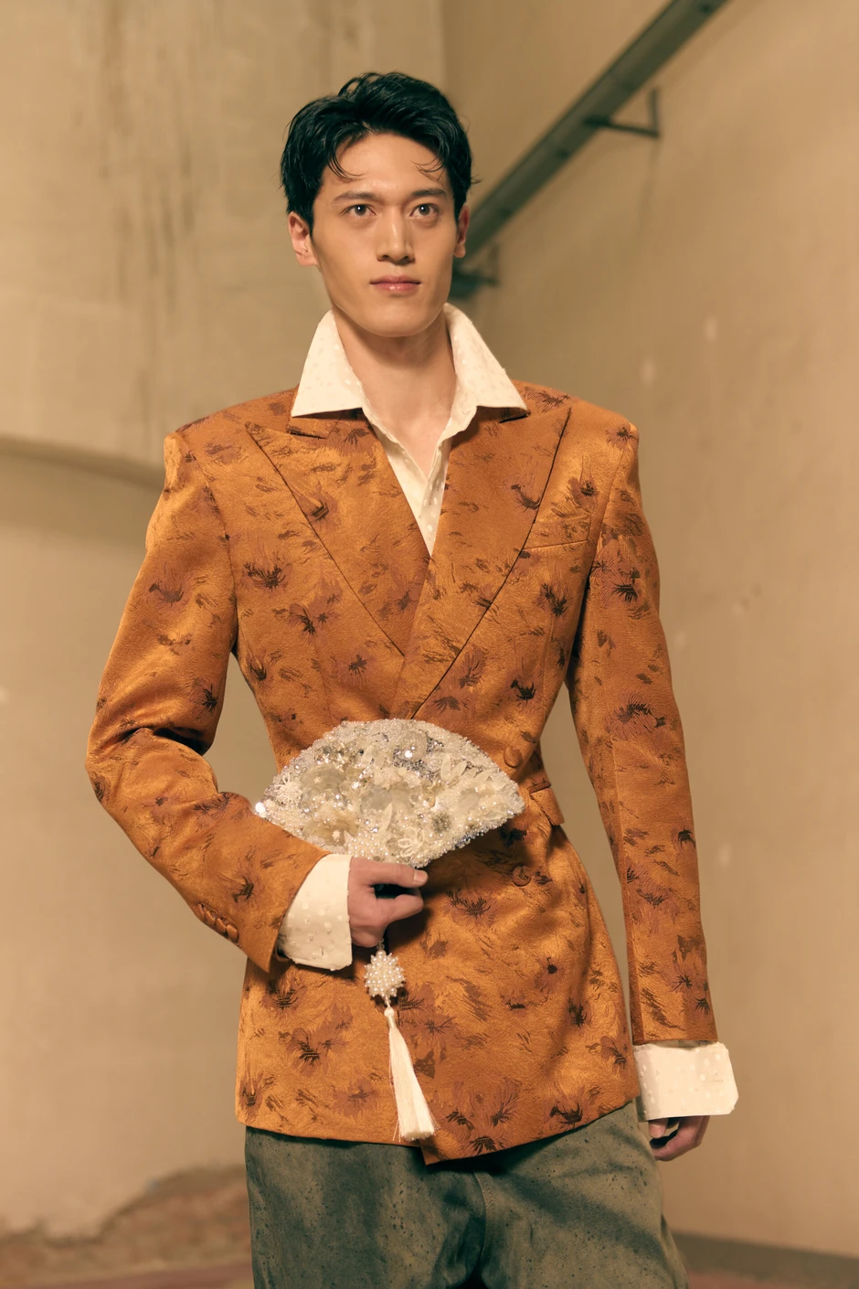 Nhà thiết kế Việt sinh năm 2000 có 3 show diễn tại Milan Fashion Week là ai? Nhà thiết kế Việt sinh năm 2000 có 3 show diễn tại Milan Fashion Week là ai?