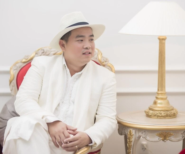 Nhạc sĩ Minh Khang: Từ "không có xu nào" đến cưới vợ siêu mẫu, sở hữu biệt thự 2 mặt tiền ở TP.HCM