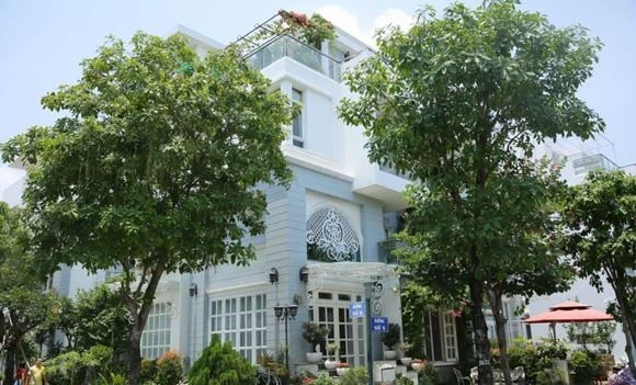 Nhạc sĩ Minh Khang: Từ "không có xu nào" đến cưới vợ siêu mẫu, sở hữu biệt thự 2 mặt tiền ở TP.HCM