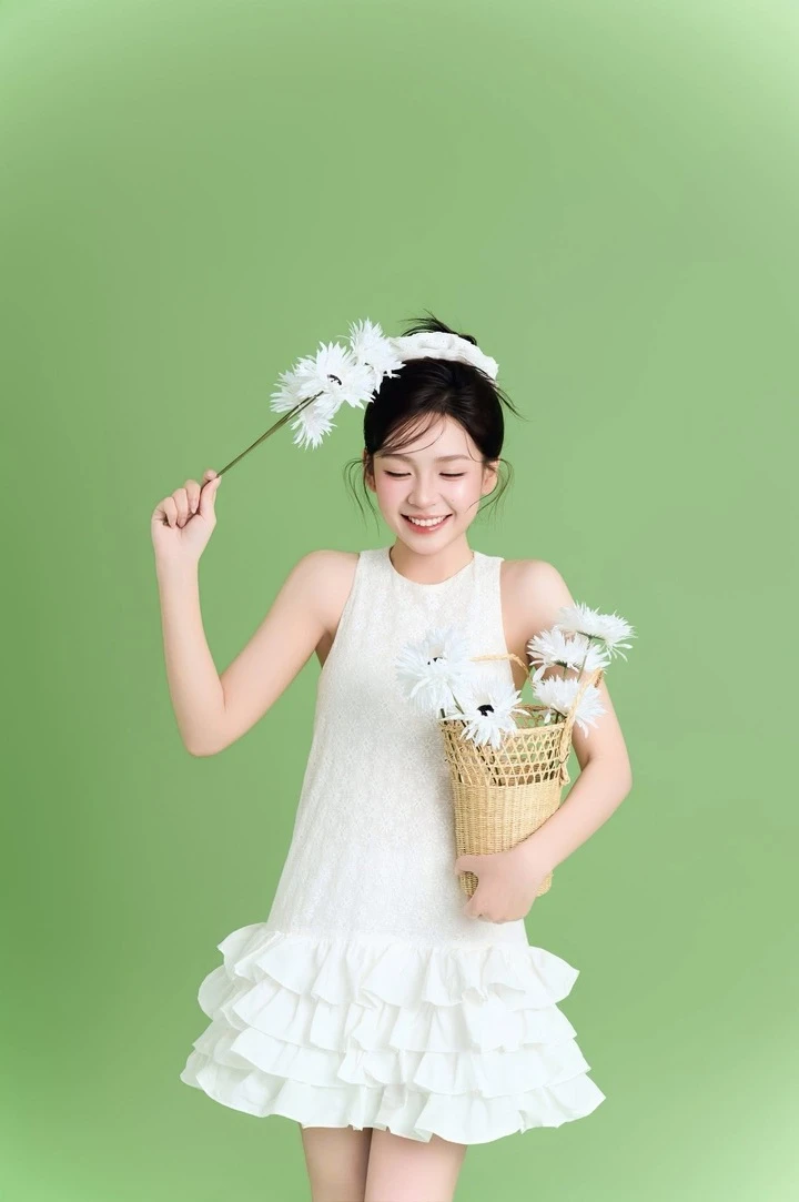 Nhan sắc trong trẻo, ngọt ngào của mỹ nhân mới phim giờ vàng 'Mùa hè năm ấy' Nhan sắc trong trẻo, ngọt ngào của mỹ nhân mới phim giờ vàng 'Mùa hè năm ấy'