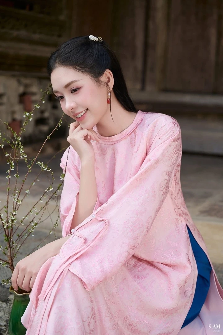 Nhan sắc trong trẻo, ngọt ngào của mỹ nhân mới phim giờ vàng 'Mùa hè năm ấy' Nhan sắc trong trẻo, ngọt ngào của mỹ nhân mới phim giờ vàng 'Mùa hè năm ấy'