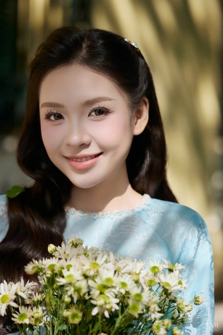 Nhan sắc trong trẻo, ngọt ngào của mỹ nhân mới phim giờ vàng 'Mùa hè năm ấy' Nhan sắc trong trẻo, ngọt ngào của mỹ nhân mới phim giờ vàng 'Mùa hè năm ấy'