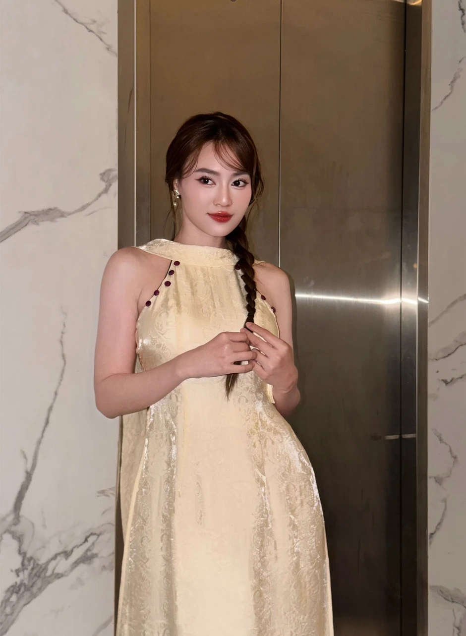 Ninh Dương Lan Ngọc: U40 vẫn đẹp bất chấp thời gian, ở biệt thự khu giàu nhất TP.HCM Ninh Dương Lan Ngọc: U40 vẫn đẹp bất chấp thời gian, ở biệt thự khu giàu nhất TP.HCM