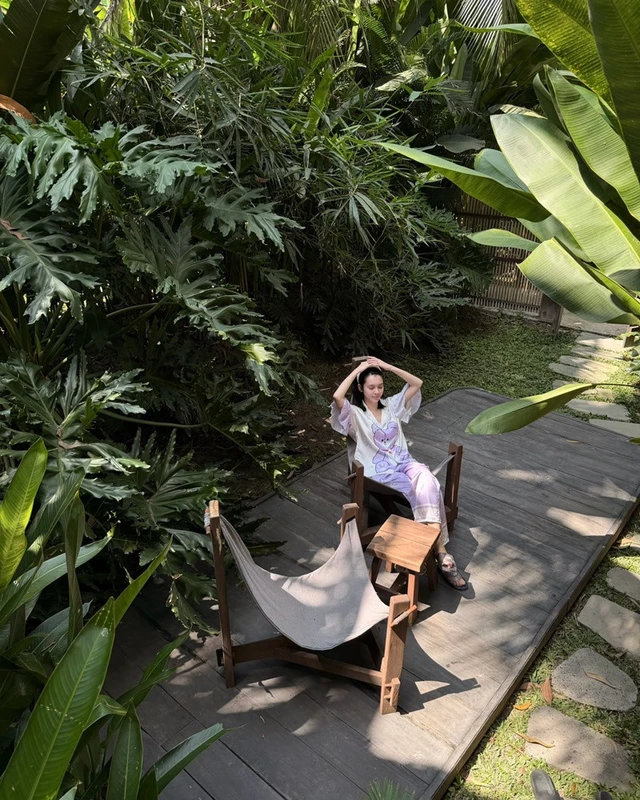 NSND Công Lý hạnh phúc bên vợ trẻ, hình ảnh hiếm thấy của Bảo Thanh