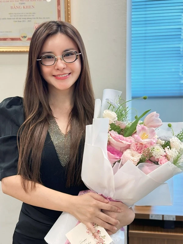 NSND Công Lý hạnh phúc bên vợ trẻ, hình ảnh hiếm thấy của Bảo Thanh