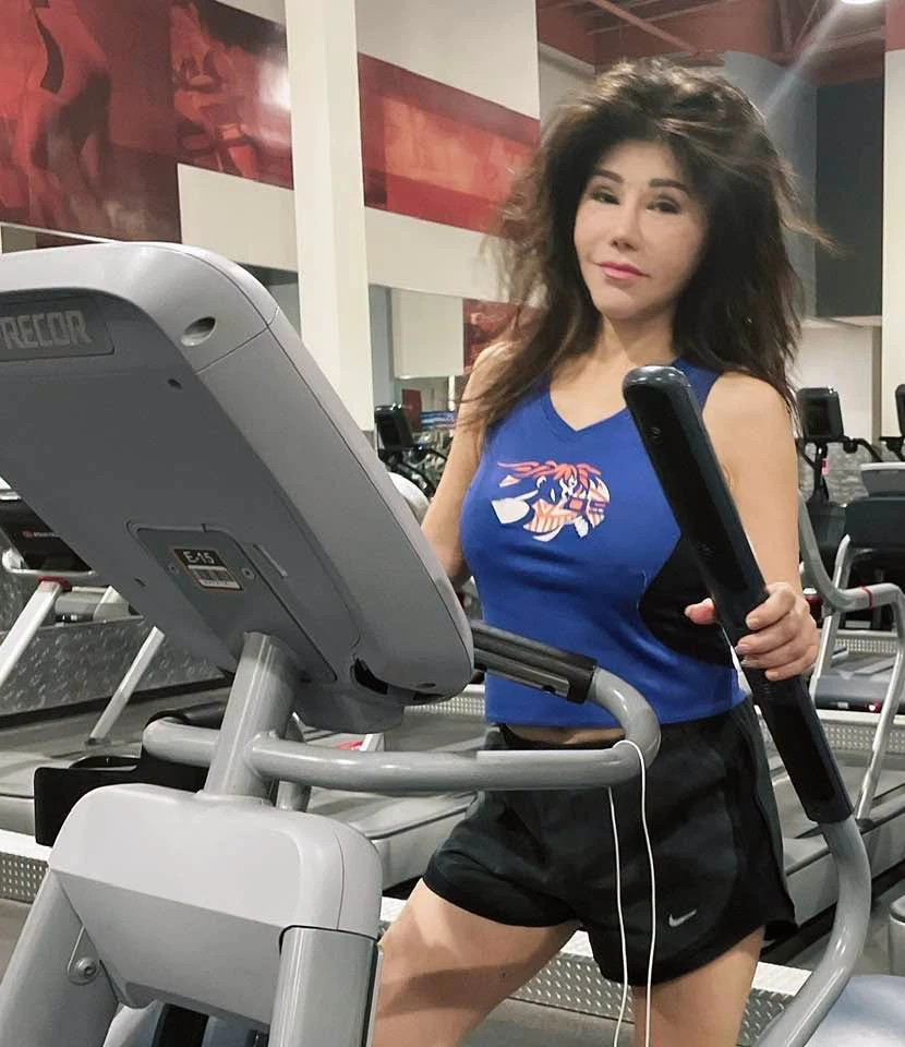 NSND Phạm Phương Thảo làm duyên trong vườn bưởi, Sơn Tuyền U70 chăm chạy bộ NSND Phạm Phương Thảo làm duyên trong vườn bưởi, Sơn Tuyền U70 chăm chạy bộ