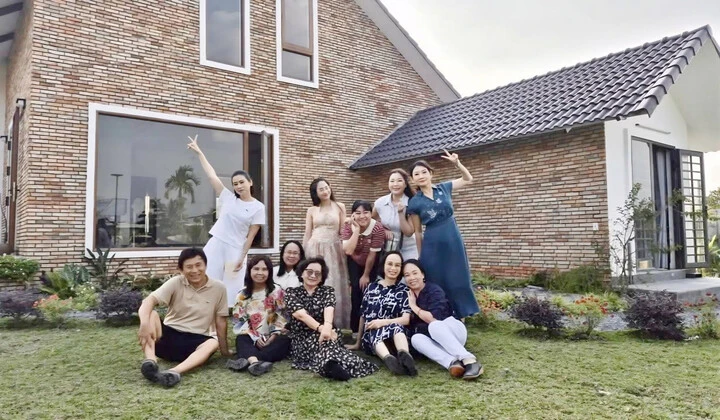 NSND Tạ Minh Tâm từng trốn viện đi hát sau ca mổ, U70 sở hữu nhà vườn 3.000m2 NSND Tạ Minh Tâm từng trốn viện đi hát sau ca mổ, U70 sở hữu nhà vườn 3.000m2