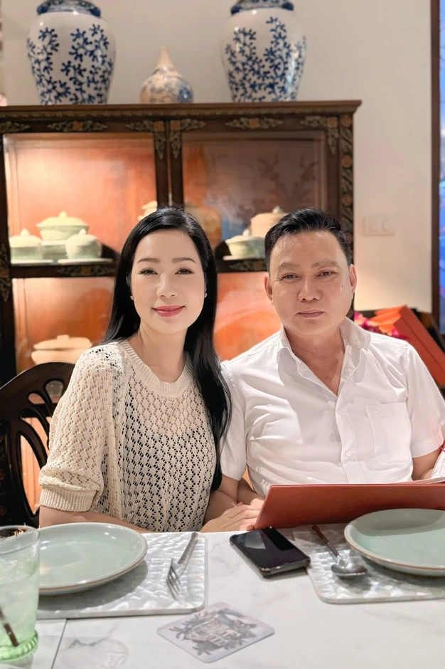 NSND Trịnh Kim Chi tuổi 55 học Tiến sĩ, được chồng đại gia hết lòng hậu thuẫn