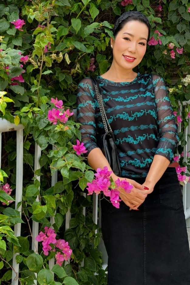 NSND Trịnh Kim Chi tuổi 55 học Tiến sĩ, được chồng đại gia hết lòng hậu thuẫn