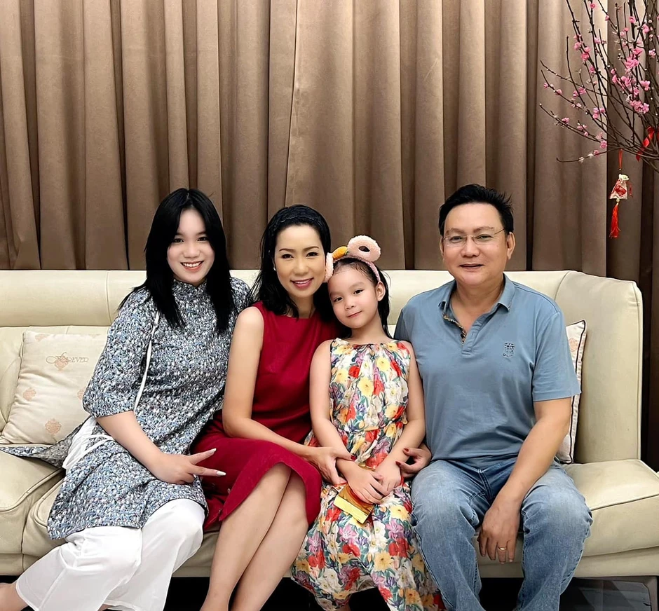 NSND Trịnh Kim Chi tuổi 55 học Tiến sĩ, được chồng đại gia hết lòng hậu thuẫn
