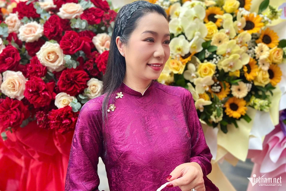 NSND Trịnh Kim Chi tuổi 55 học Tiến sĩ, được chồng đại gia hết lòng hậu thuẫn