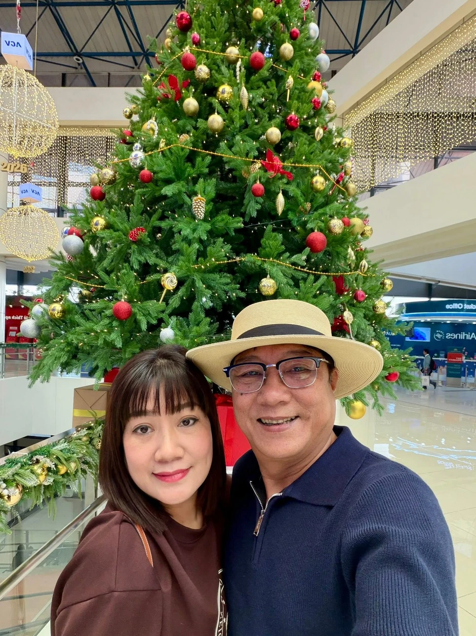 NSND Trọng Trinh tuổi 70 vẫn trẻ khoẻ, bị vợ kém 16 tuổi phàn nàn và cháu nội nhầm tên NSND Trọng Trinh tuổi 70 vẫn trẻ khoẻ, bị vợ kém 16 tuổi phàn nàn và cháu nội nhầm tên