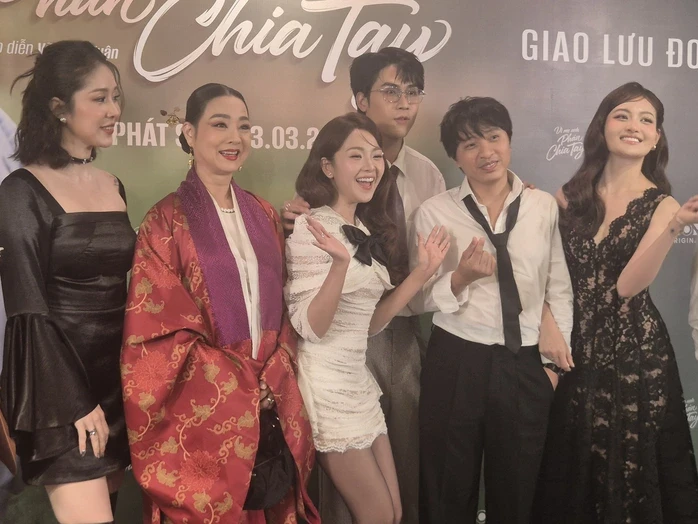 NSƯT Mỹ Duyên: "Hoang mang, sợ bị cười khi làm thầy bói!" NSƯT Mỹ Duyên: "Hoang mang, sợ bị cười khi làm thầy bói!"