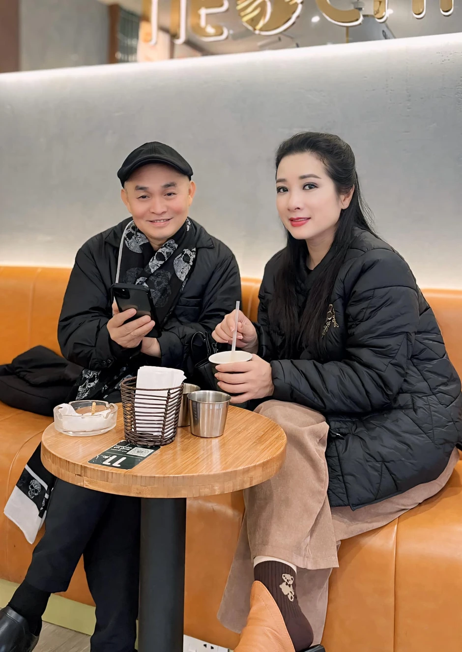 NSƯT Thanh Thanh Hiền U60 giàu có, đẹp căng tràn, nhiều người si mê tặng vàng