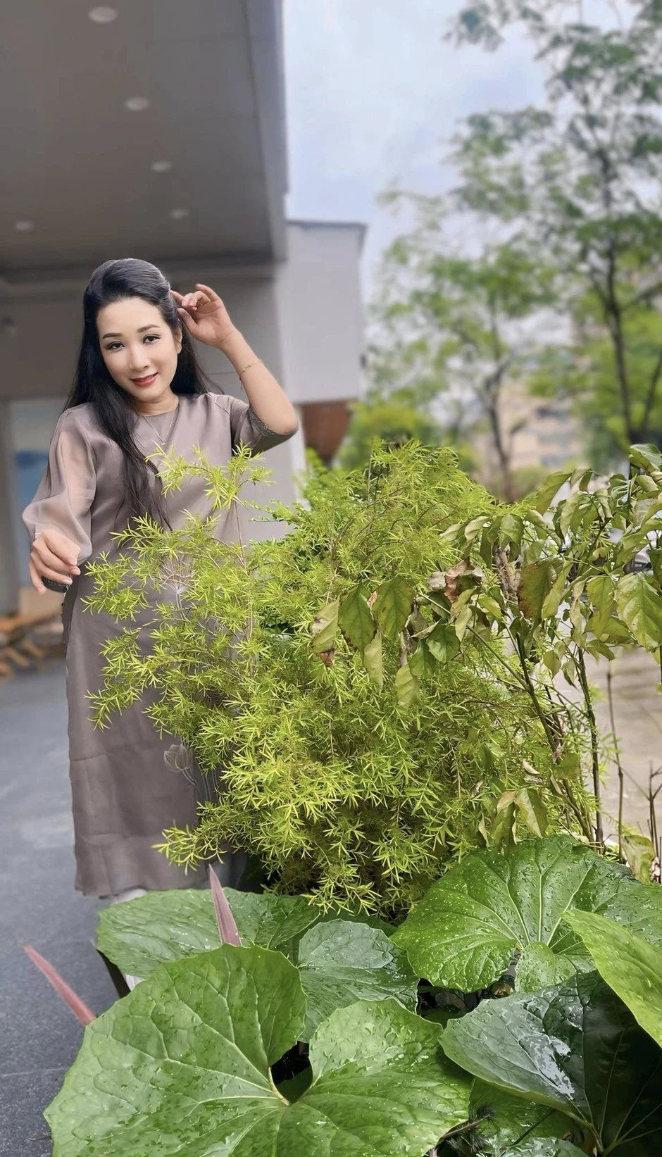 NSƯT Thanh Thanh Hiền U60 giàu có, đẹp căng tràn, nhiều người si mê tặng vàng