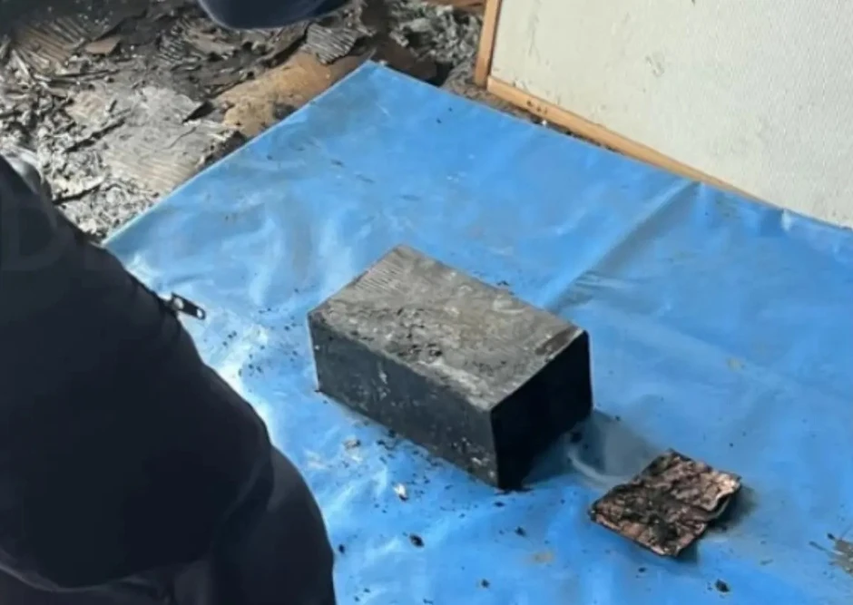 Nữ ca sĩ bị cháy rụi nhà, thiệt hại hơn 7 tỷ đồng sau vụ nổ sạc dự phòng Nữ ca sĩ bị cháy rụi nhà, thiệt hại hơn 7 tỷ đồng sau vụ nổ sạc dự phòng