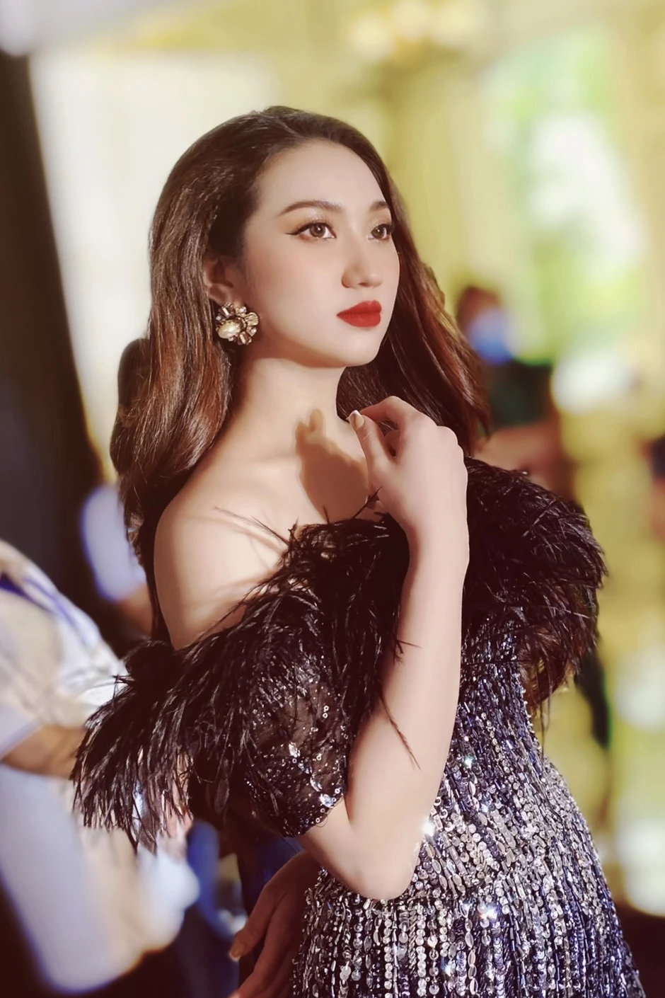 Nữ ca sĩ hủy cưới trước 1 tuần: Nhiều đại gia ngàn tỷ vây quanh, rời showbiz, 35 tuổi thành đạt Nữ ca sĩ hủy cưới trước 1 tuần: Nhiều đại gia ngàn tỷ vây quanh, rời showbiz, 35 tuổi thành đạt