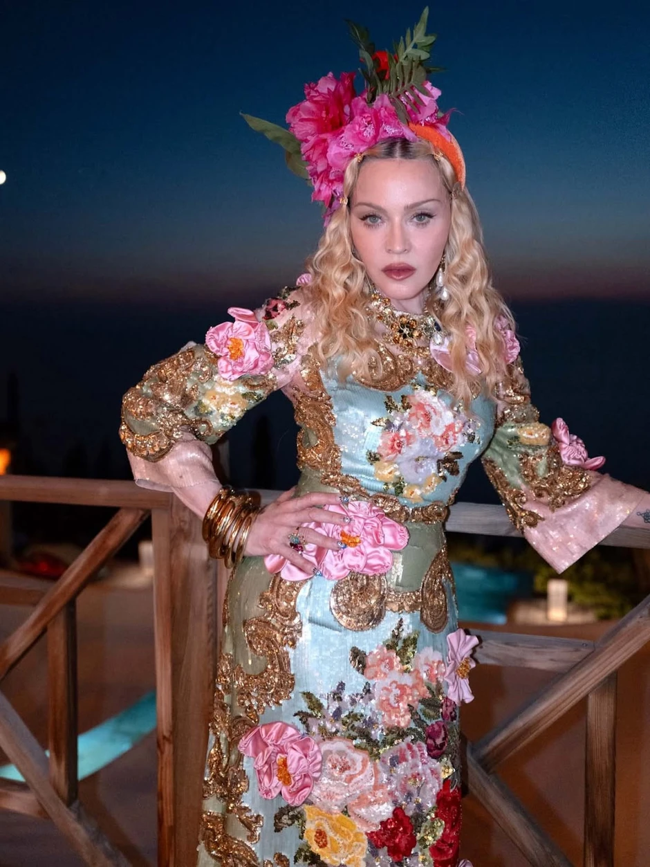 'Nữ hoàng nhạc Pop' Madonna đón tuổi 68 bên bạn trai kém 38 tuổi và 5 người con