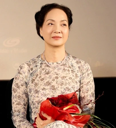 Nữ NSND có hôn nhân viên mãn hơn 30 năm, nhưng chưa một lần mặc váy cưới Nữ NSND có hôn nhân viên mãn hơn 30 năm, nhưng chưa một lần mặc váy cưới