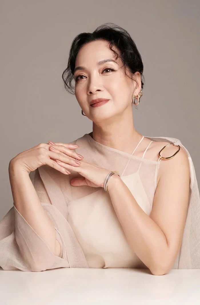 Nữ NSND có hôn nhân viên mãn hơn 30 năm, nhưng chưa một lần mặc váy cưới Nữ NSND có hôn nhân viên mãn hơn 30 năm, nhưng chưa một lần mặc váy cưới