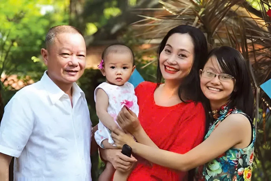 Nữ NSƯT 'xấu nhất màn ảnh' tuổi 50 muốn học tiến sĩ, thỏa hiệp với chồng để giữ hôn nhân