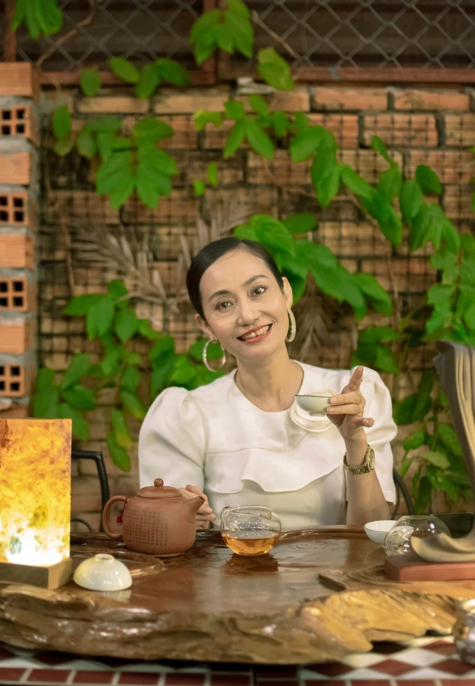 Nữ NSƯT 'xấu nhất màn ảnh' tuổi 50 muốn học tiến sĩ, thỏa hiệp với chồng để giữ hôn nhân