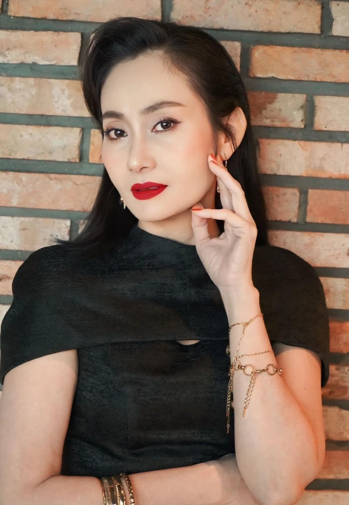 Nữ NSƯT 'xấu nhất màn ảnh' tuổi 50 muốn học tiến sĩ, thỏa hiệp với chồng để giữ hôn nhân