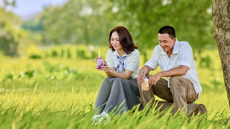 Phan Hiển nịnh vợ Khánh Thi hết lời, NSND Việt Anh đưa vợ kém 36 tuổi đi du lịch Phan Hiển nịnh vợ Khánh Thi hết lời, NSND Việt Anh đưa vợ kém 36 tuổi đi du lịch