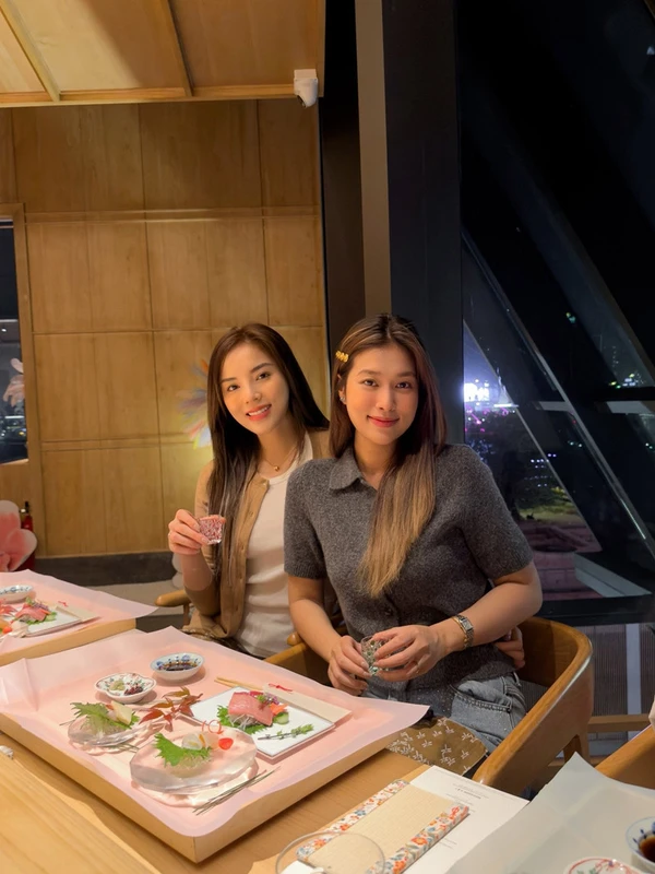 Phan Hiển nịnh vợ Khánh Thi hết lời, NSND Việt Anh đưa vợ kém 36 tuổi đi du lịch Phan Hiển nịnh vợ Khánh Thi hết lời, NSND Việt Anh đưa vợ kém 36 tuổi đi du lịch