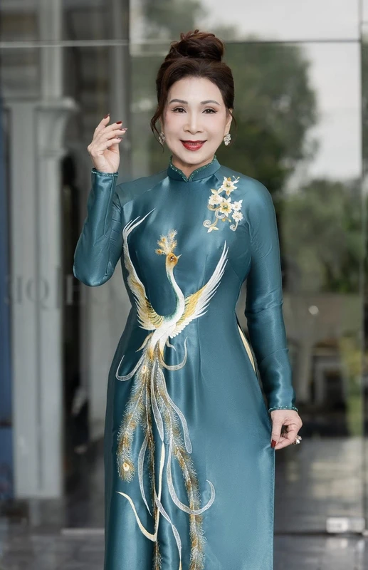 Phan Hiển nịnh vợ Khánh Thi hết lời, NSND Việt Anh đưa vợ kém 36 tuổi đi du lịch Phan Hiển nịnh vợ Khánh Thi hết lời, NSND Việt Anh đưa vợ kém 36 tuổi đi du lịch