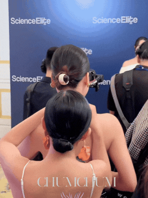 Phản xạ cực nhanh đã giúp MC Hoàng Oanh khỏi sự cố "nóng mặt" ngay giữa sự kiện Phản xạ cực nhanh đã giúp MC Hoàng Oanh khỏi sự cố "nóng mặt" ngay giữa sự kiện