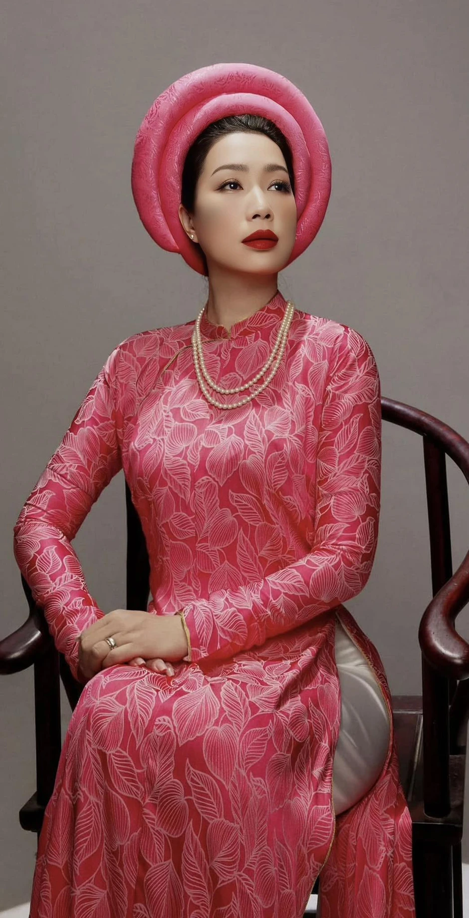 Phó giáo sư Tân Nhàn gợi cảm chơi đàn, ca sĩ Hòa Minzy ngày càng nhuận sắc Phó giáo sư Tân Nhàn gợi cảm chơi đàn, ca sĩ Hòa Minzy ngày càng nhuận sắc