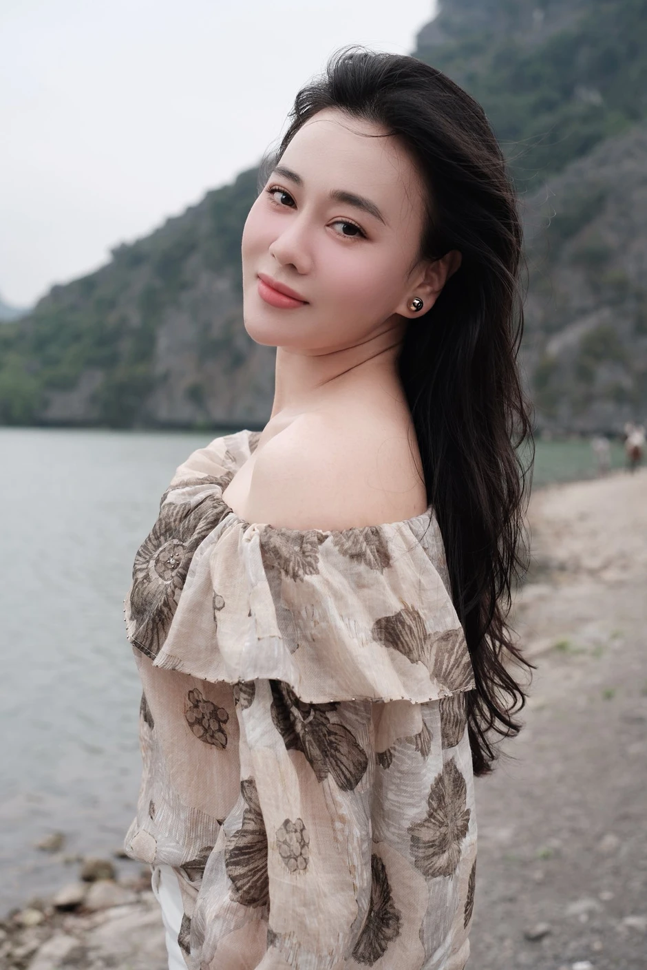 Phương Oanh cập nhật cuộc sống bên 2 con Phương Oanh cập nhật cuộc sống bên 2 con
