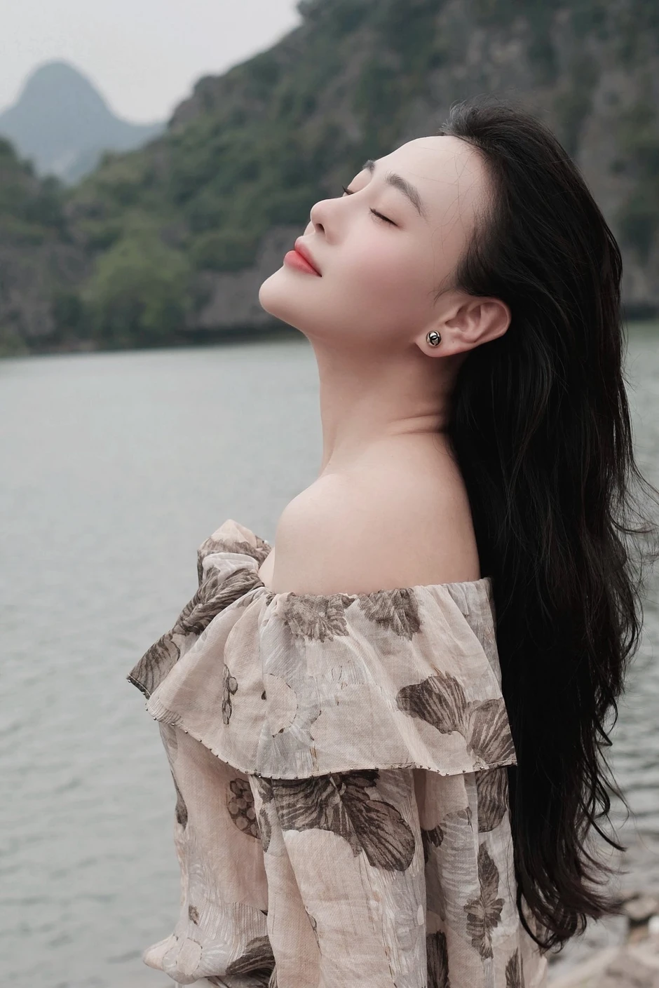 Phương Oanh cập nhật cuộc sống bên 2 con Phương Oanh cập nhật cuộc sống bên 2 con