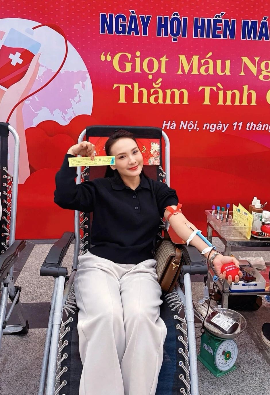 Phương Oanh lộ diện sau nhiều tháng im ắng, hành động đẹp của Bảo Thanh Phương Oanh lộ diện sau nhiều tháng im ắng, hành động đẹp của Bảo Thanh