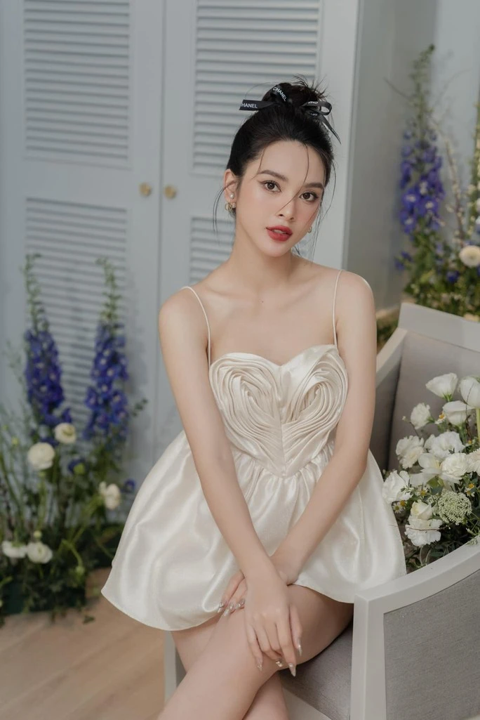 Quỳnh Lương làm mẹ từ năm 18 tuổi, nhan sắc xinh đẹp nhưng cuộc đời lắm truân chuyên Quỳnh Lương làm mẹ từ năm 18 tuổi, nhan sắc xinh đẹp nhưng cuộc đời lắm truân chuyên