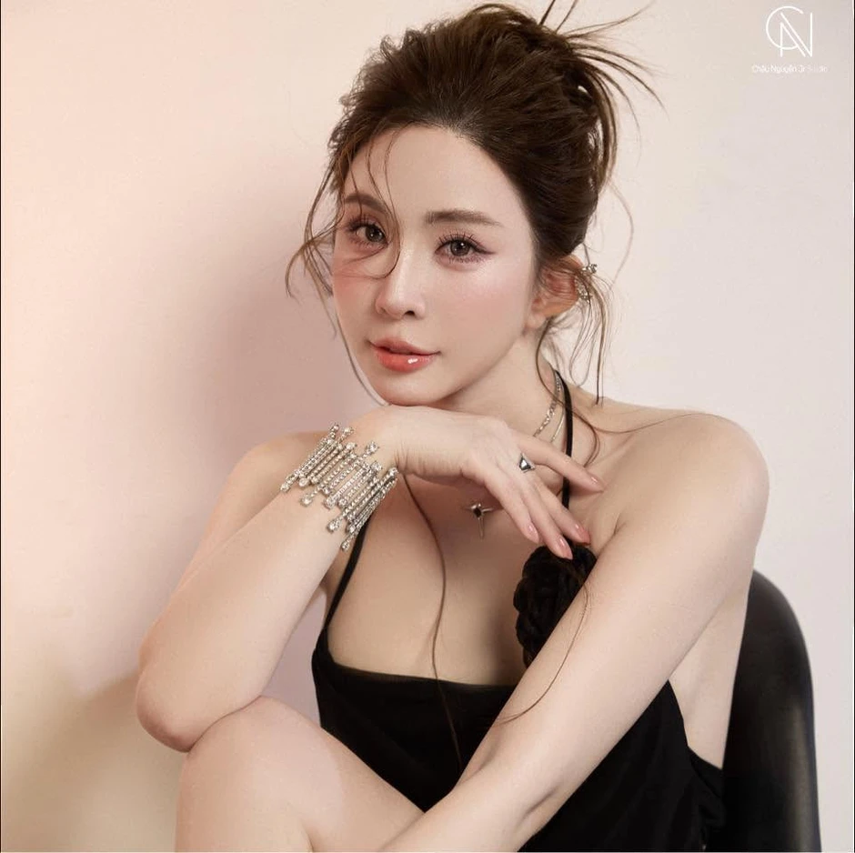 Quỳnh Nga: ‘Tôi và NSƯT Việt Anh yêu nhau được hơn 1 năm’ Quỳnh Nga: ‘Tôi và NSƯT Việt Anh yêu nhau được hơn 1 năm’