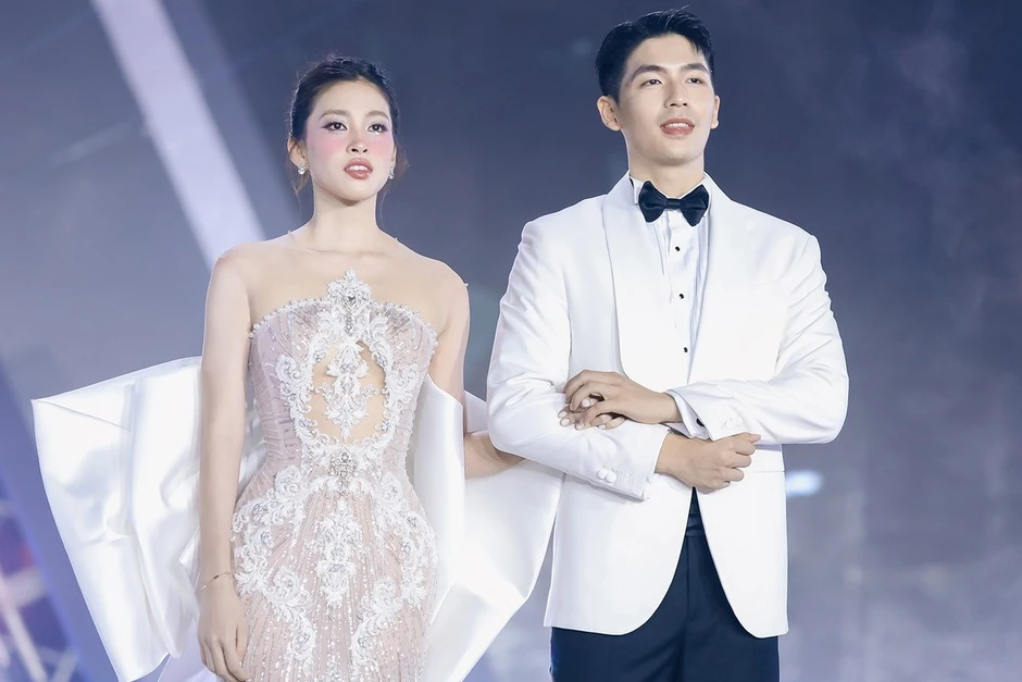 Rầm rộ tin Hoa hậu Tiểu Vy đang hẹn hò thiếu gia Hải Phòng