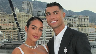 'Ronaldo và vợ người mẫu ký hợp đồng tiền hôn nhân'