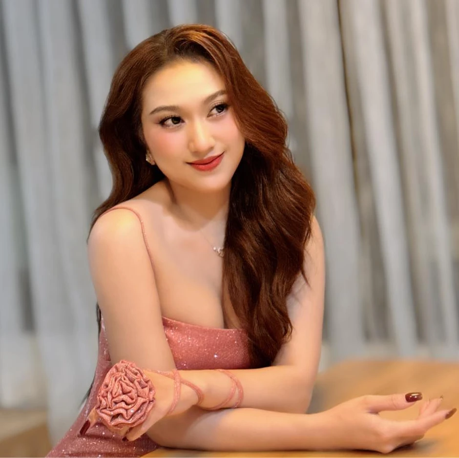 Sao nữ là tiểu thư trong Mùa Hè Sôi Động có đời thật nhiều biến cố, huỷ hôn thiếu gia trước 1 tuần đám cưới Sao nữ là tiểu thư trong Mùa Hè Sôi Động có đời thật nhiều biến cố, huỷ hôn thiếu gia trước 1 tuần đám cưới