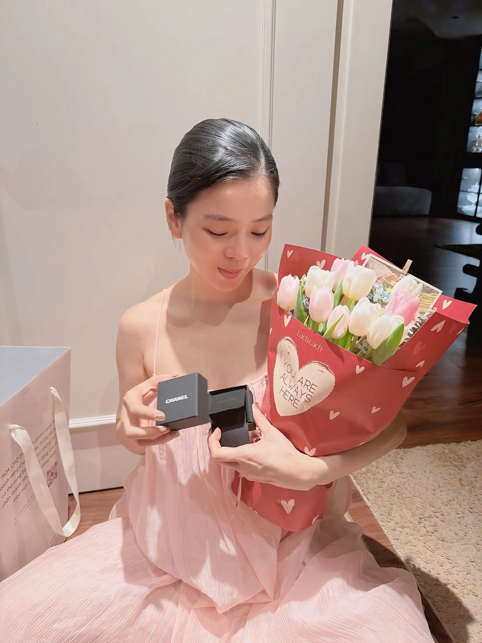 Sao Vbiz rộn ràng 8/3: Hoàng Dũng đã kết hôn từ 6 năm trước, Hòa Minzy - Lệ Quyên quá viên mãn! Sao Vbiz rộn ràng 8/3: Hoàng Dũng đã kết hôn từ 6 năm trước, Hòa Minzy - Lệ Quyên quá viên mãn!