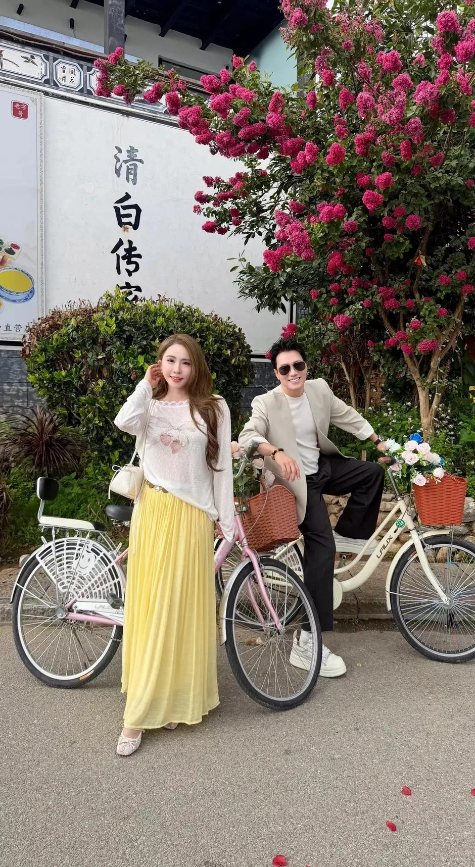 Sao Việt 14-8: Thủy Tiên mặc xuyên thấu gợi cảm dự sự kiện