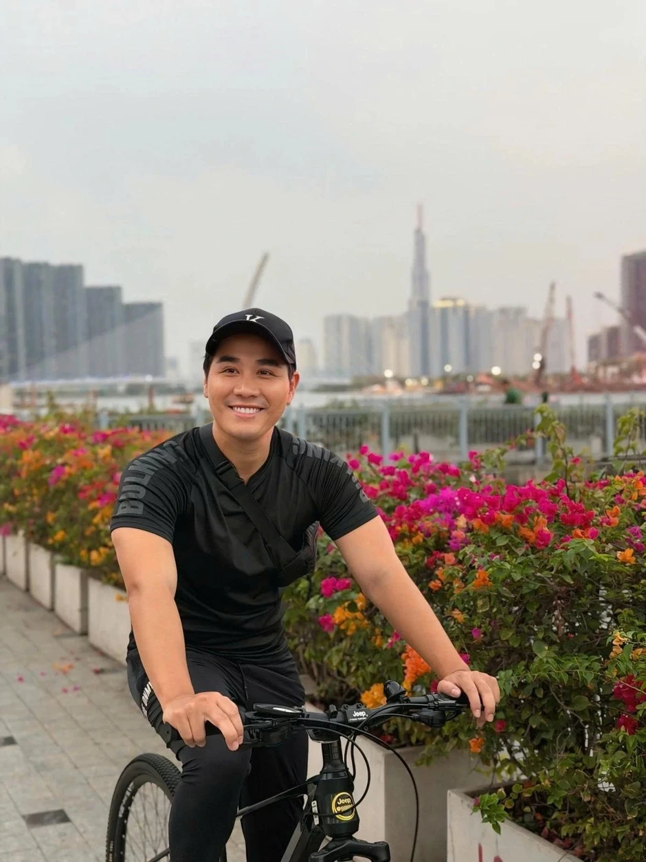 Sao Việt 16/3: Thanh Thủy diện áo đôi cùng Trịnh Thăng Bình Sao Việt 16/3: Thanh Thủy diện áo đôi cùng Trịnh Thăng Bình